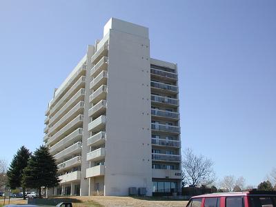 Syracuse Plaza side view